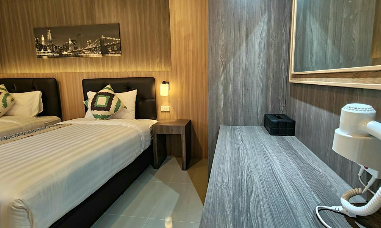 The Room Boutique Hotel Sakon Nakhon Esterno foto
