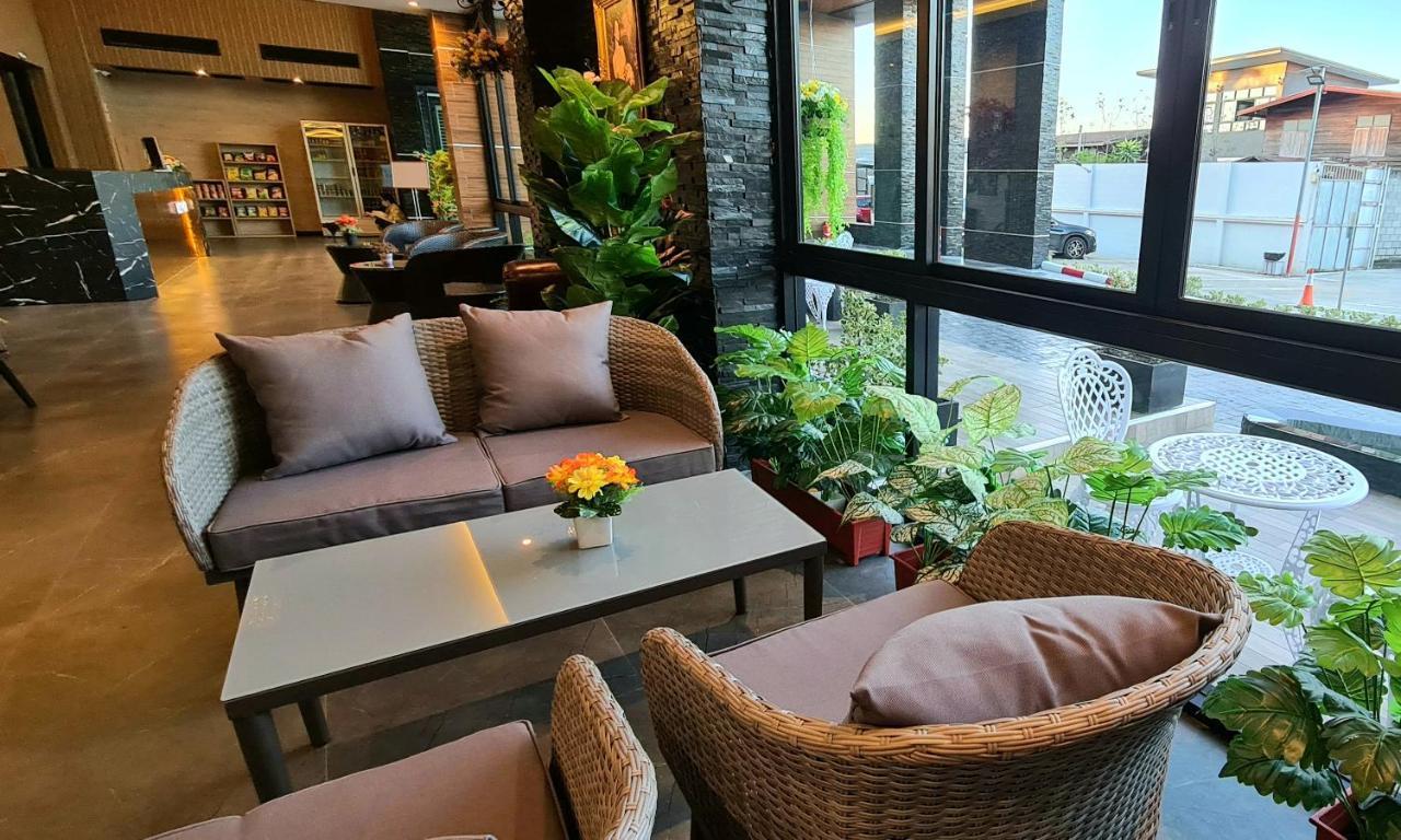 The Room Boutique Hotel Sakon Nakhon Esterno foto