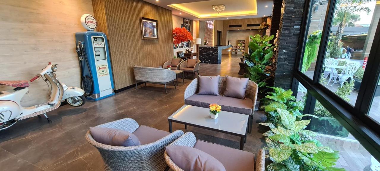 The Room Boutique Hotel Sakon Nakhon Esterno foto
