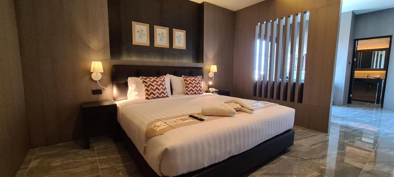 The Room Boutique Hotel Sakon Nakhon Esterno foto