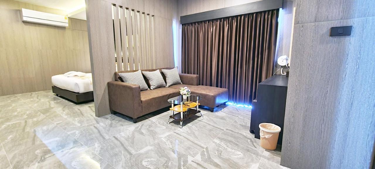 The Room Boutique Hotel Sakon Nakhon Esterno foto