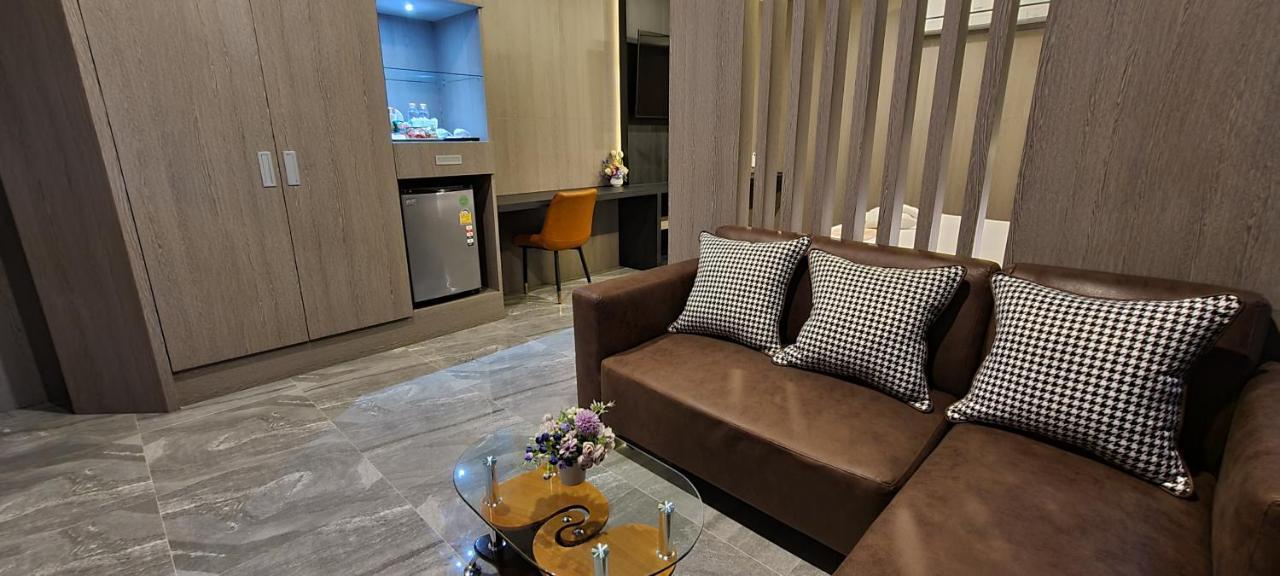 The Room Boutique Hotel Sakon Nakhon Esterno foto